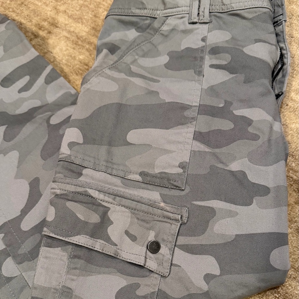 Democracy Gray Camo Cropped Cargo Pants - Picture 8 of 8